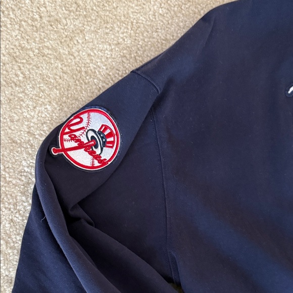 Yankees Navy Blue Sweatshirt - Picture 3 of 4